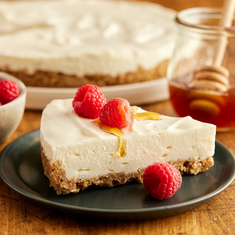 Vanilla-yogurt-granola-cheesecake